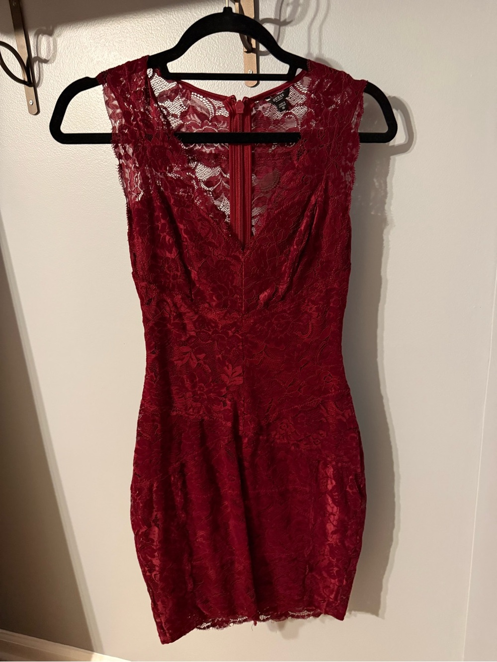 GUESS Red Lace V-Neck Sleeveless Bodycon Dress
